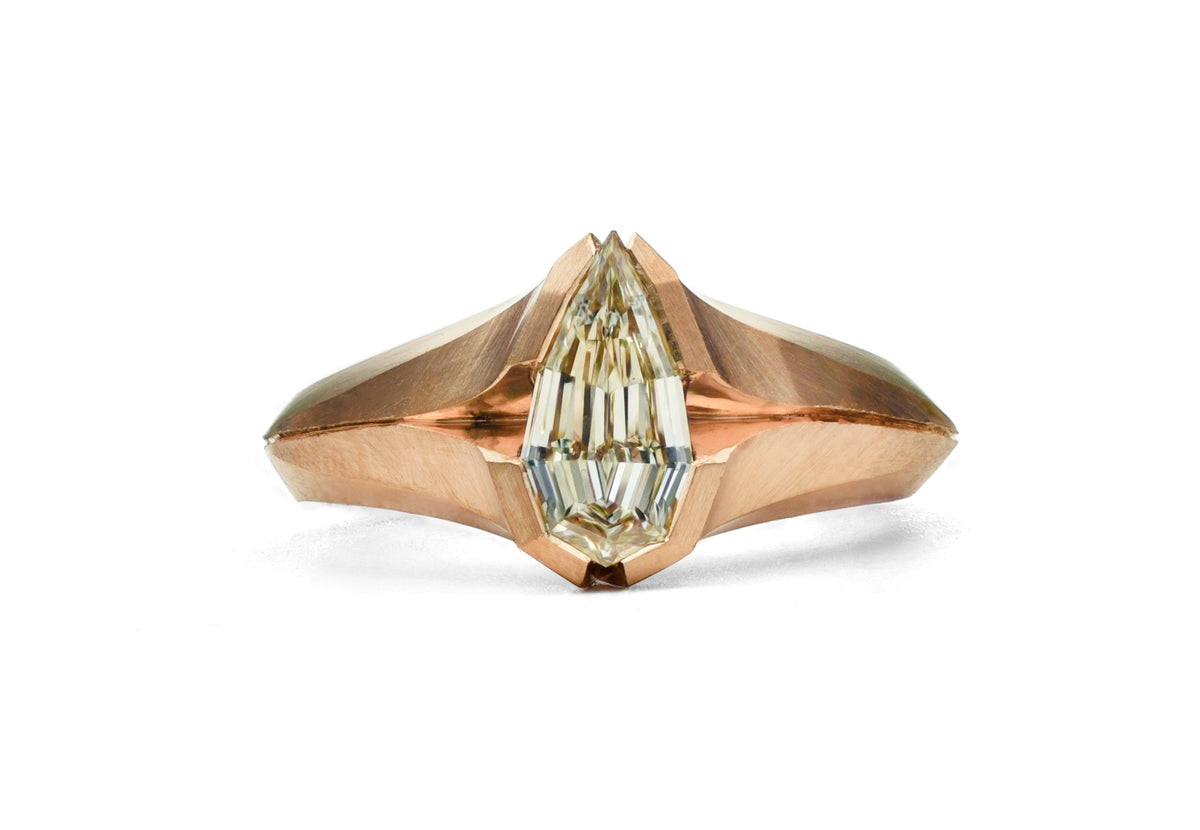 18ct Rose Pear Shaped Champagne Diamond Faceted Arris Ring