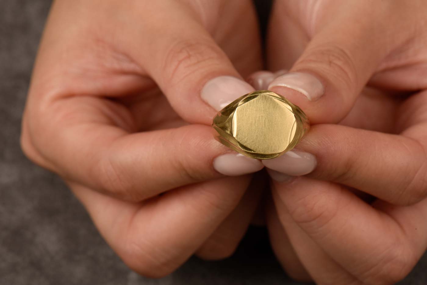 18ct Yellow Gold Aeolian Signet Ring