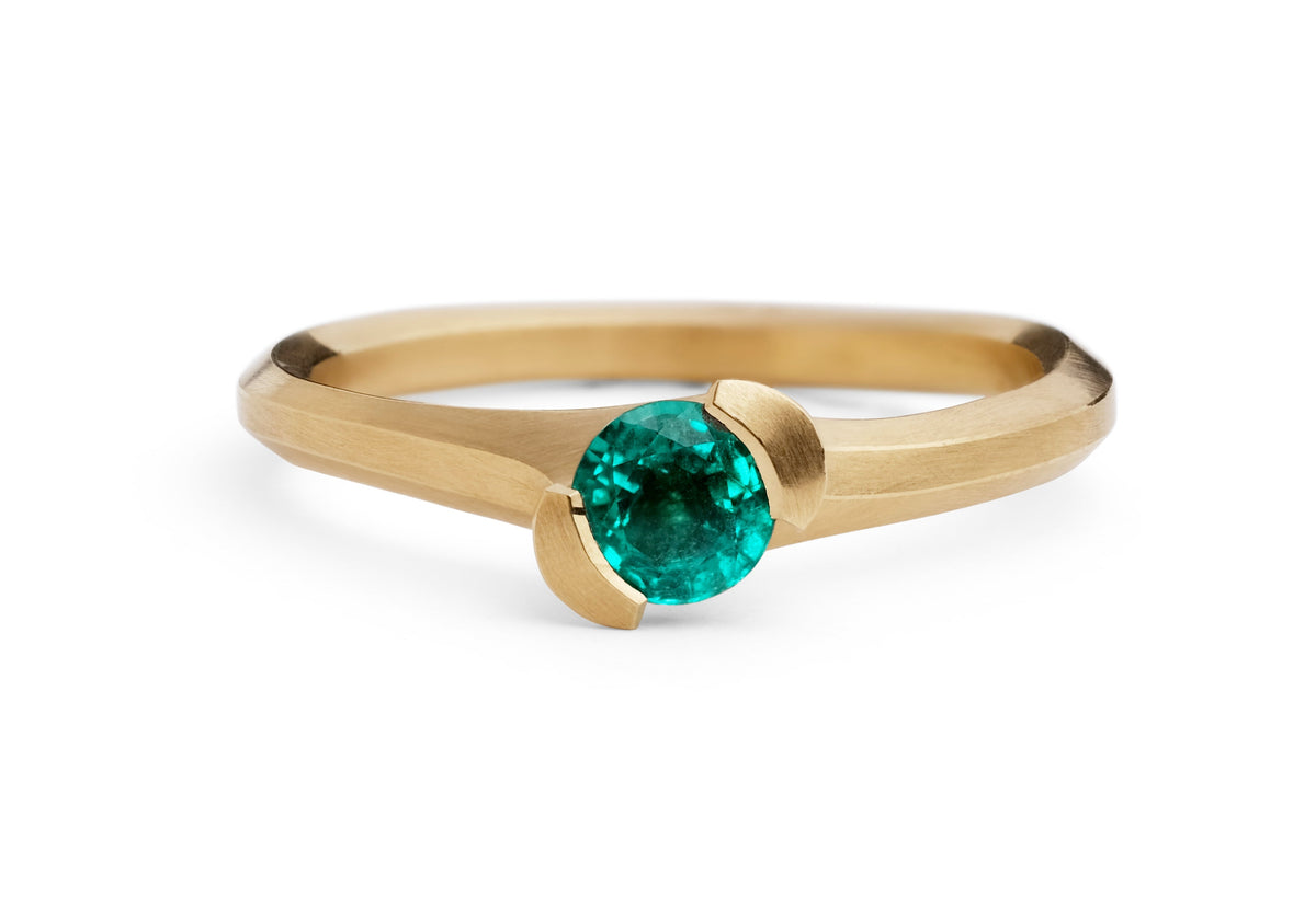 18ct Gold Emerald Asymmetrical Arris Ring