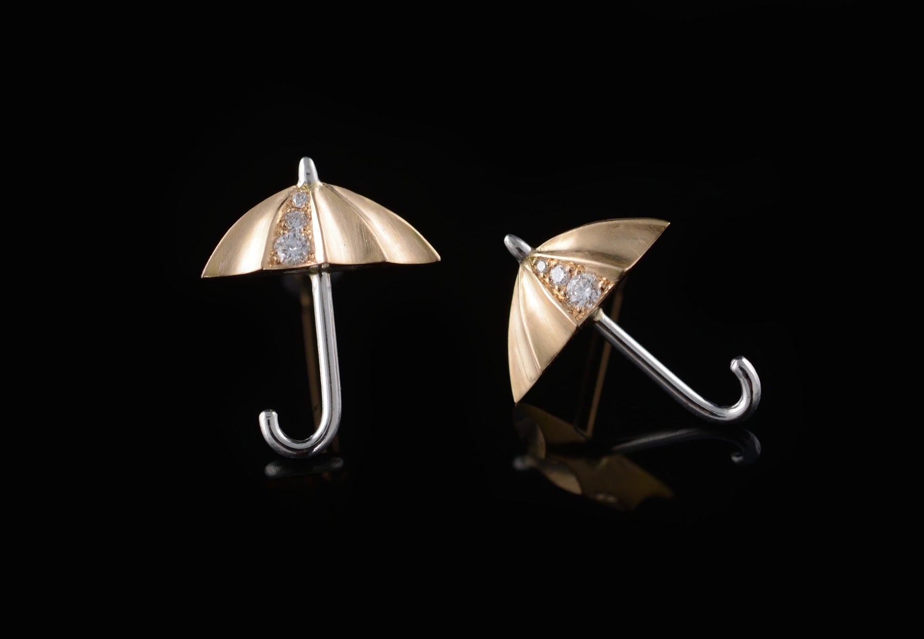 Umbrella stud earrings with white diamonds