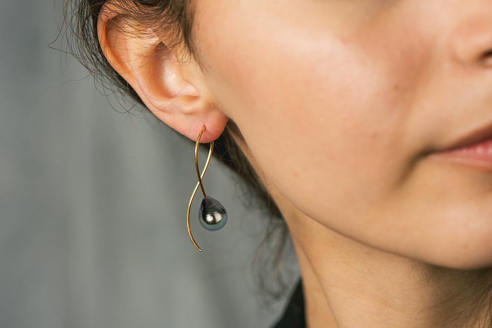 18ct Yellow Gold Tahitian Pearl Earrings