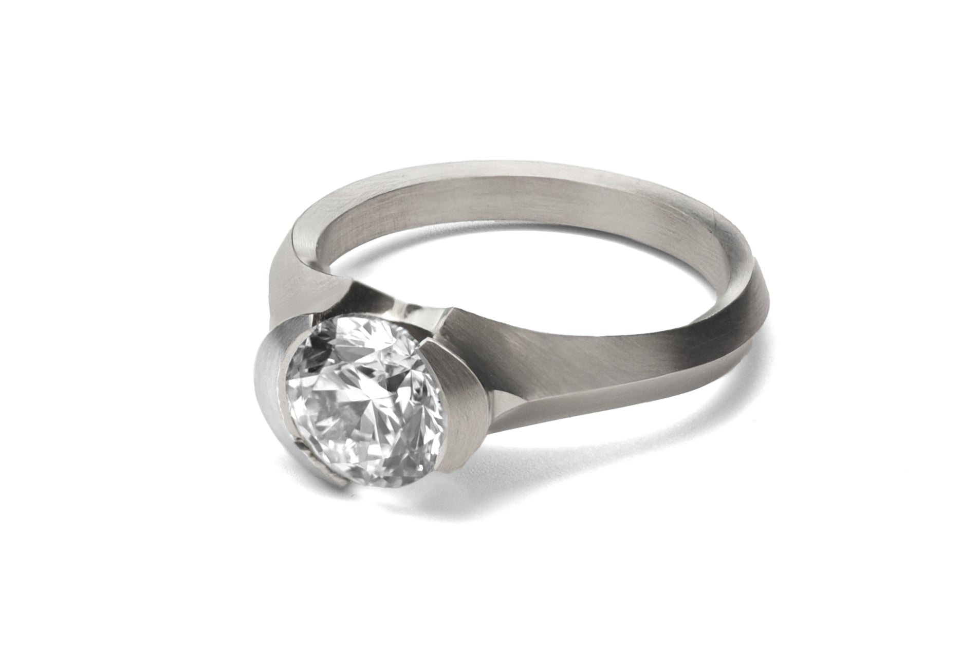 Platinum Round Diamond Arris Ring