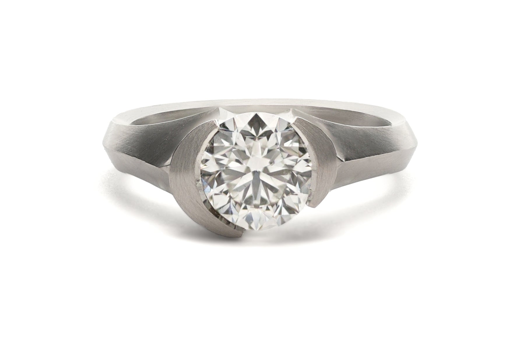 Platinum Round Diamond Arris Ring