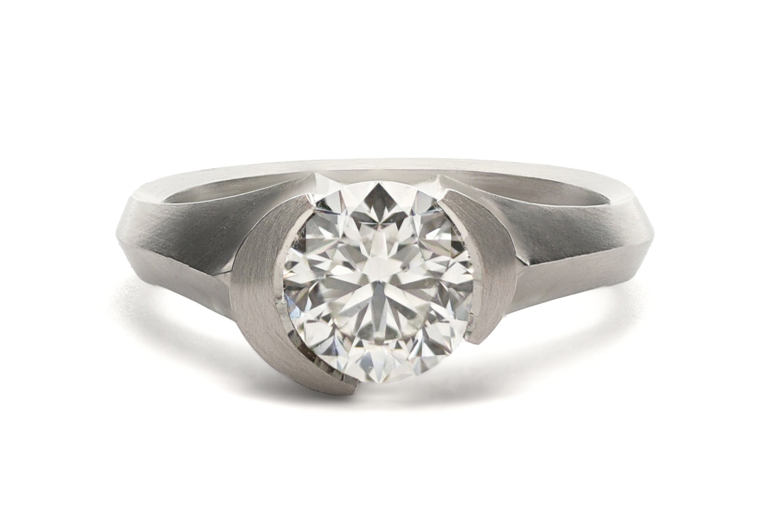 Platinum Round Diamond Arris Ring
