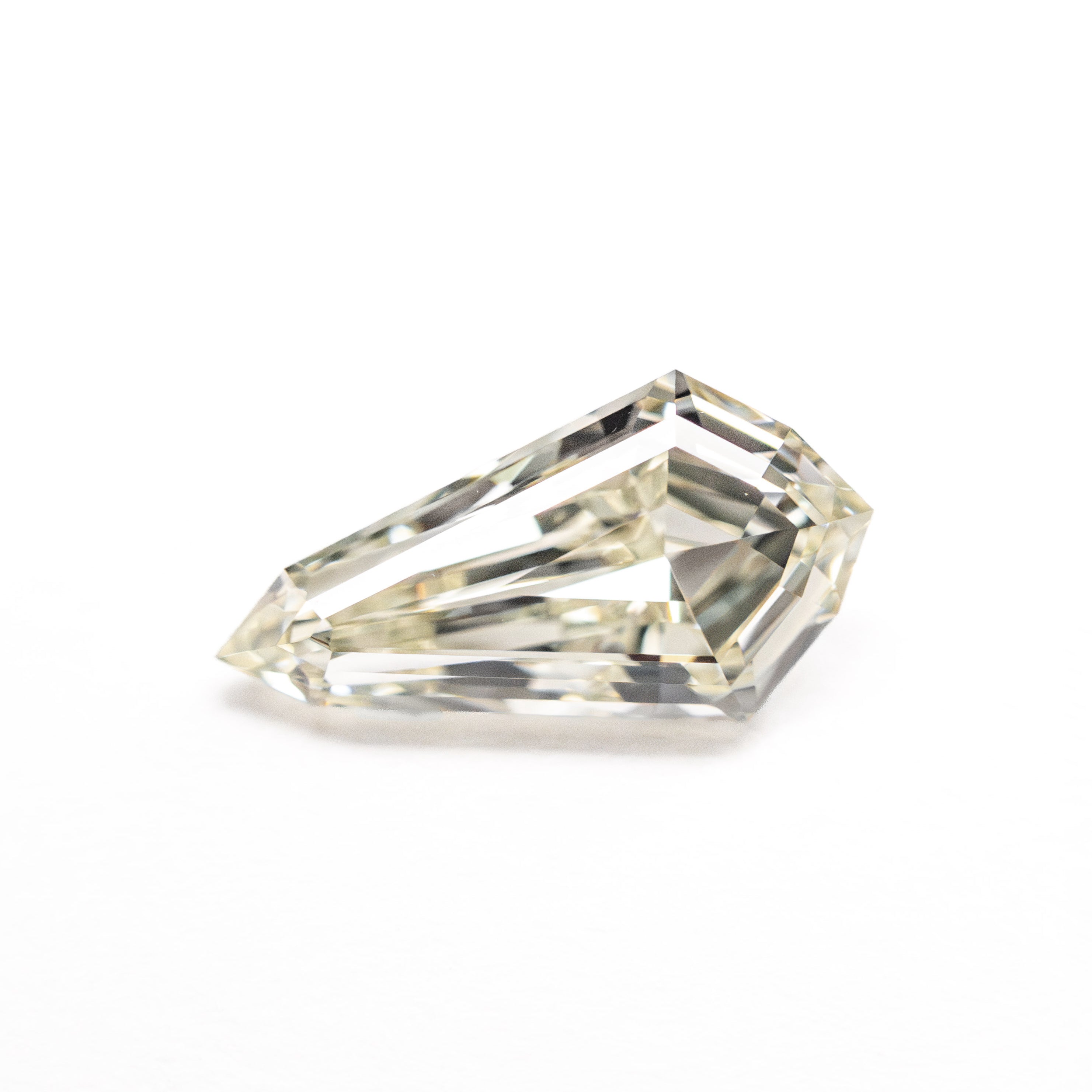 1.02ct 10.15x5.35x3.01mm VVS2 M-N Shield Step Cut 25957-01