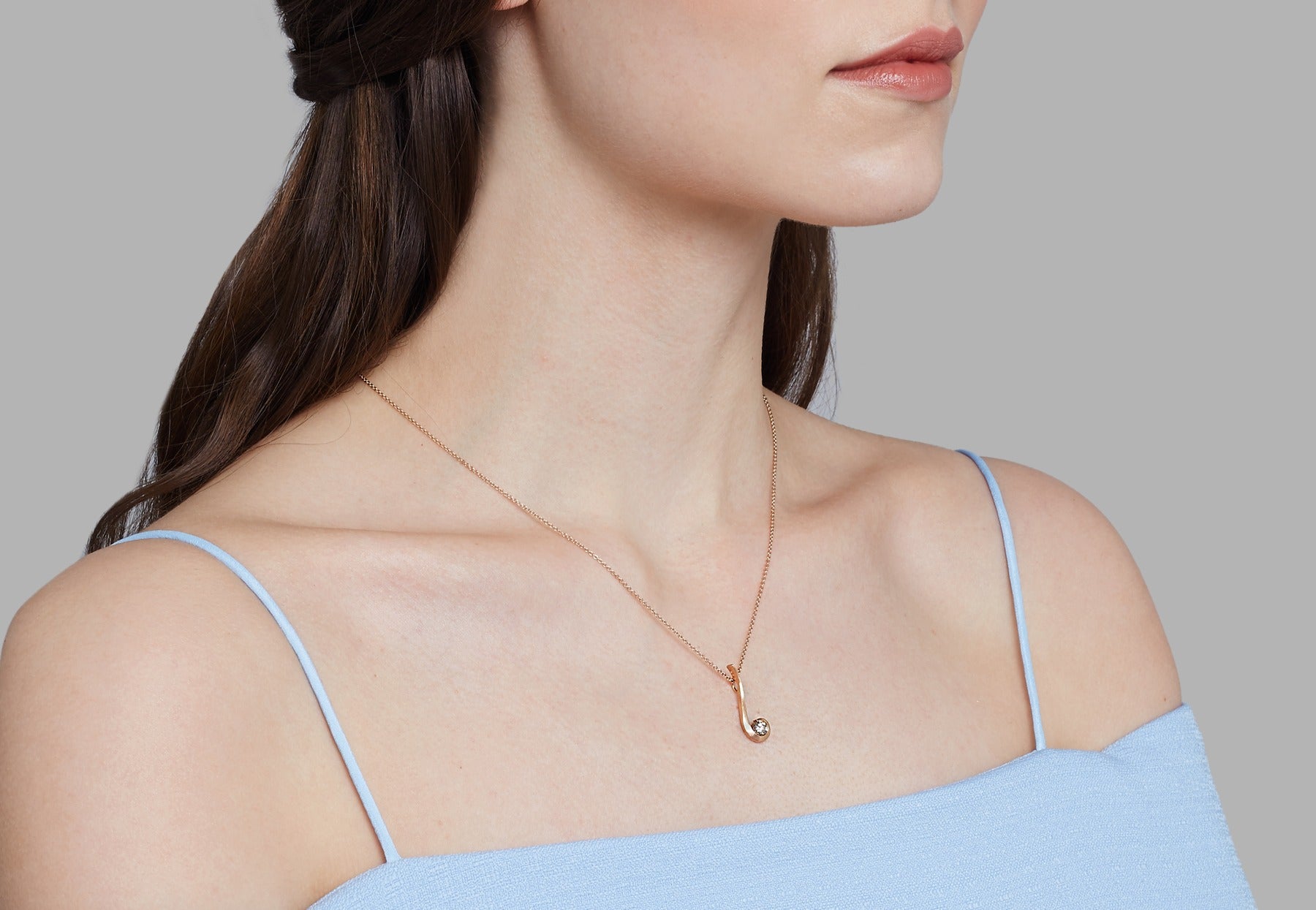 Twist cognac diamond rose gold pendant on model