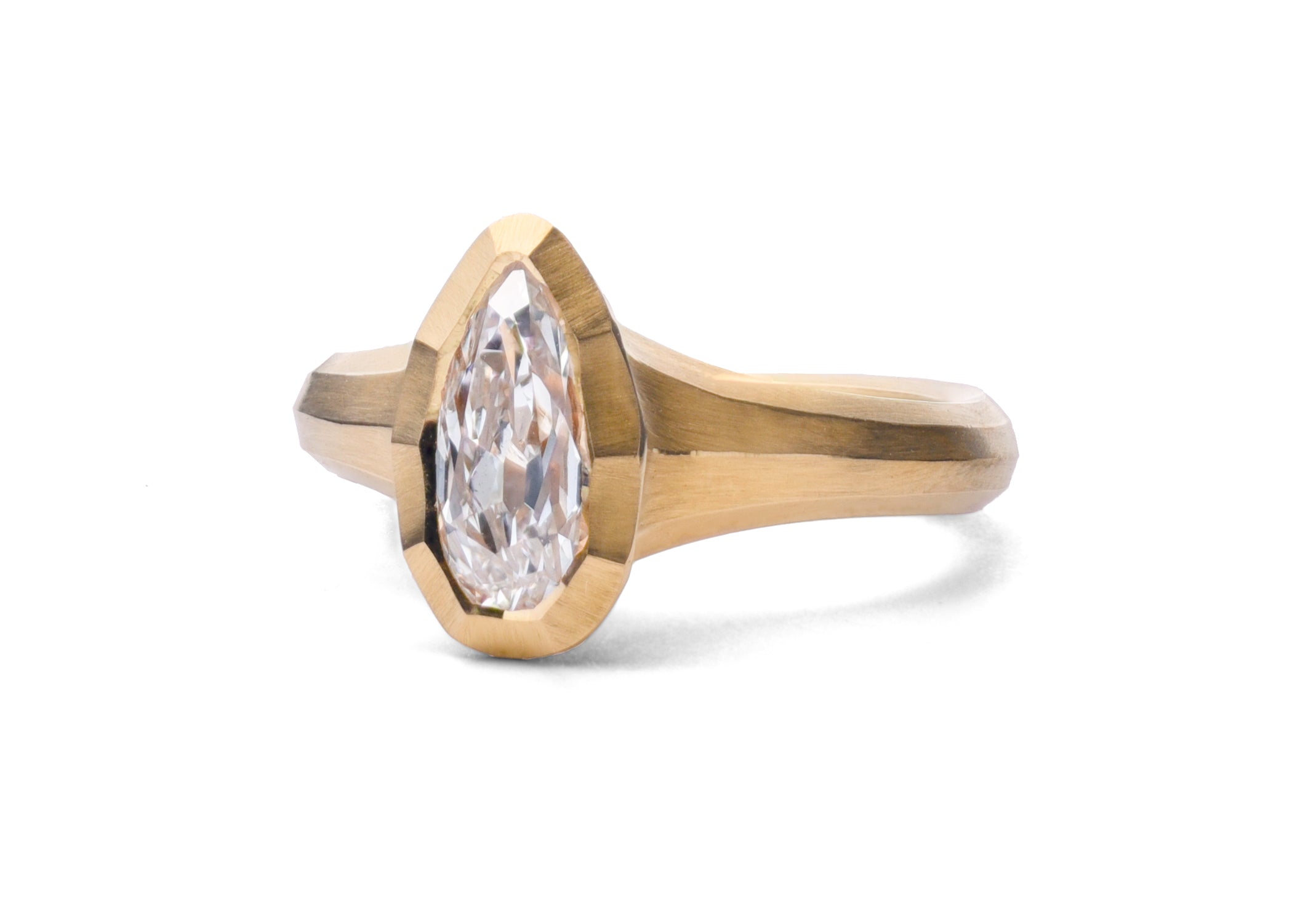 18ct Yellow Gold Teardrop Diamond Faceted Arris Ring