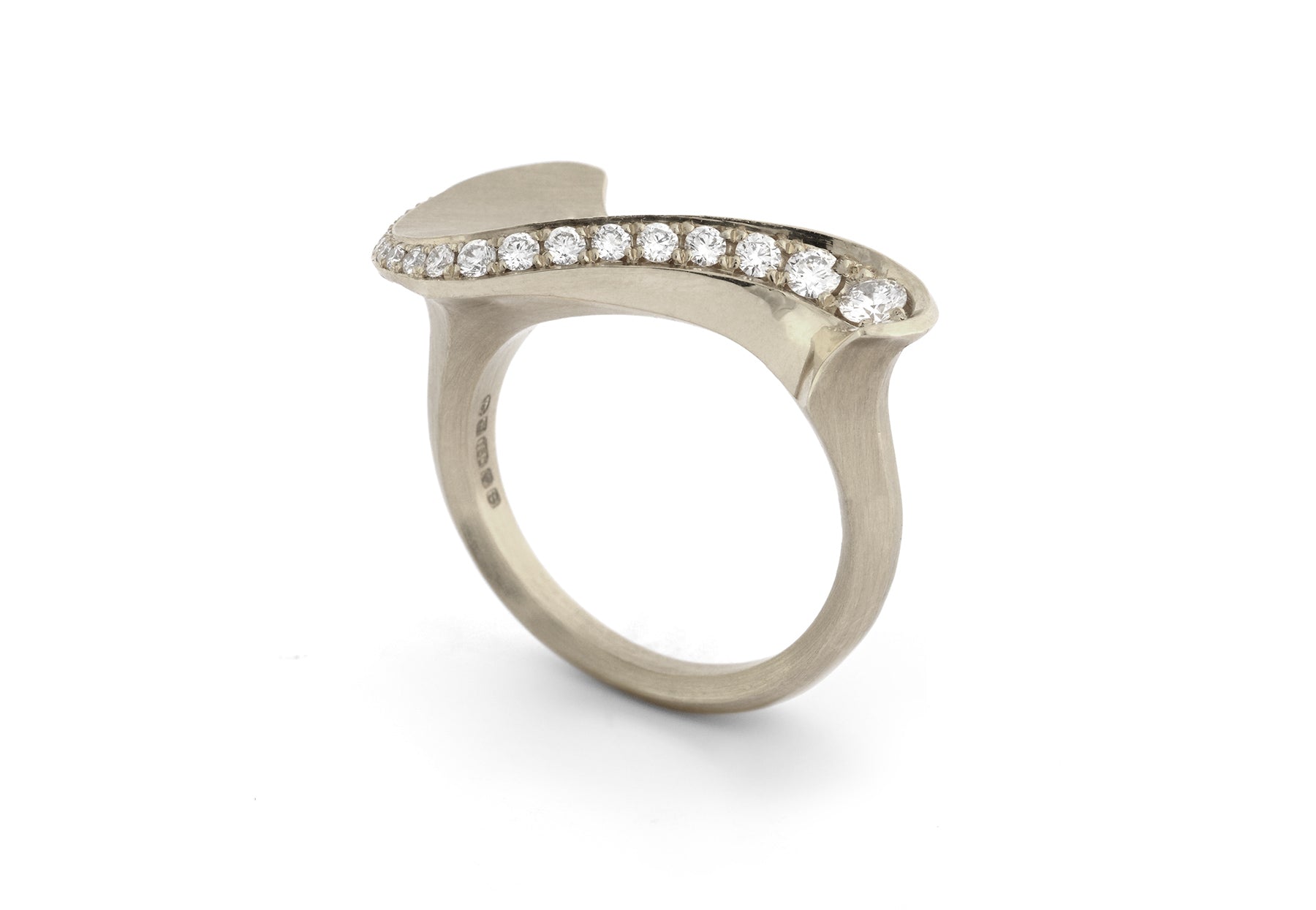 ARRIS-Sigma-18ct-white-gold-white-diamonds-ring