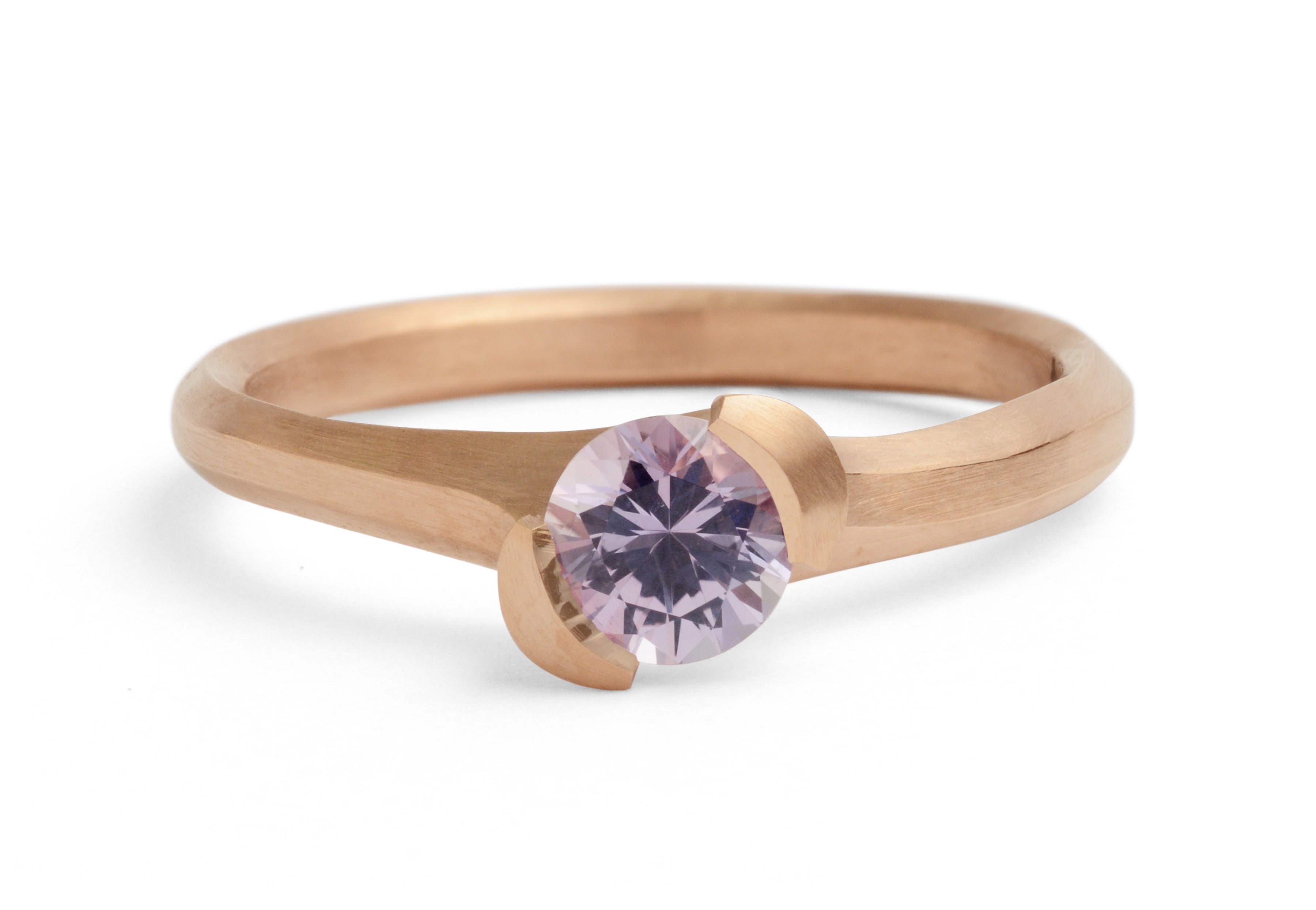 Fairtrade red gold Arris ring with violet sapphire