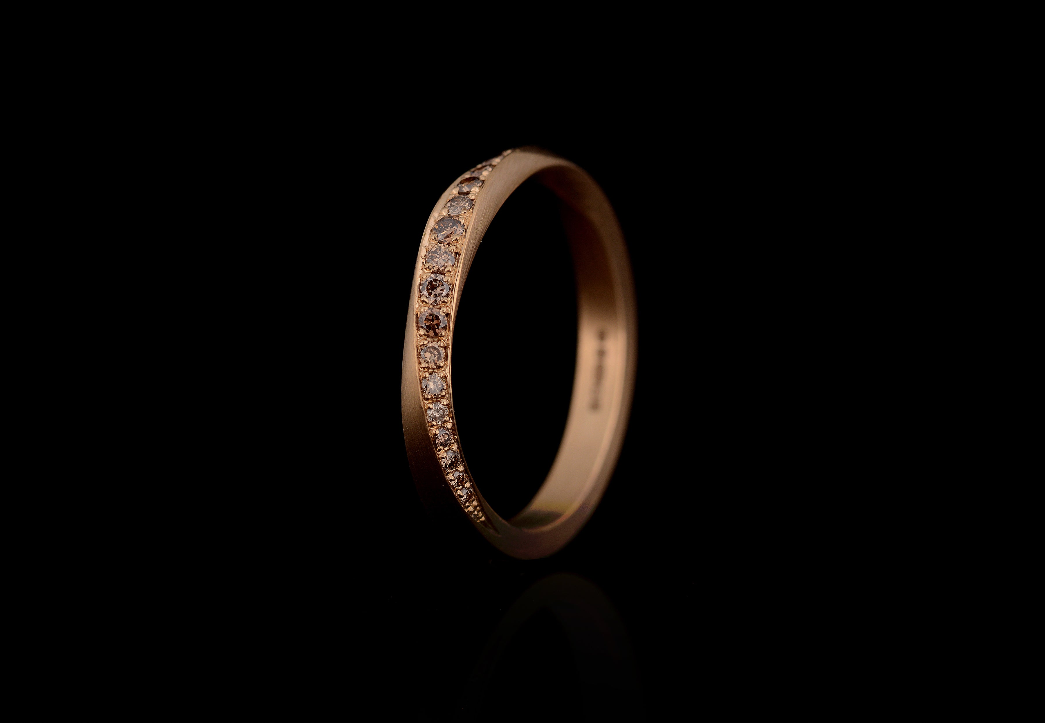 cognac round diamond Mobius ring rose gold